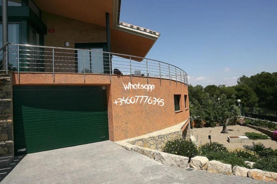 Chalet En La Urbanizacion Mirador De Hébergement de vacances