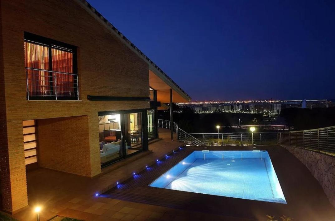 Chalet En La Urbanizacion Mirador De Hébergement de vacances *